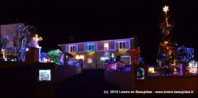 Pour voir ces illuminations, rendez-vous à Salles-Arbuissonnas-en-Beaujolais. Commune rhônalpine, elle se situe dans le département ...