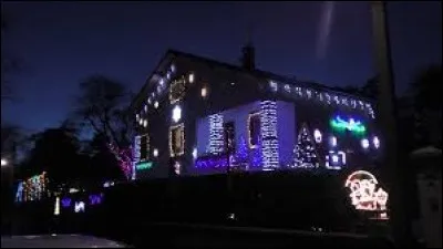 Partons en région Rhône-Alpes, à Oullins. Ville de la métropole Lyonnaise, elle se situe dans le département ...