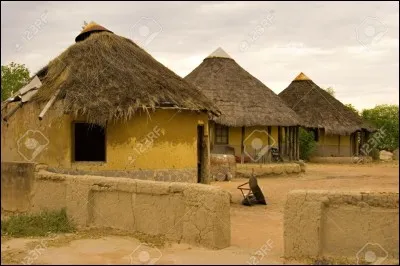 Actuellement, dans un village, il y a 50 habitants. Dans d'autres villages, 20 sont en voyage, 10 morts, 20 en ville. 
Combien d'habitants sont présents actuellement dans le village ?