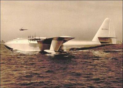 A quel milliardaire américain, né officiellement le 24 décembre 1905, doit-on la fabrication du «Spruce Goose» le grand avion jamais contruit ?
