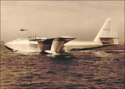 A quel milliardaire amricain, n officiellement le 24 dcembre 1905, doit-on la fabrication du Spruce Goose le grand avion jamais contruit ?