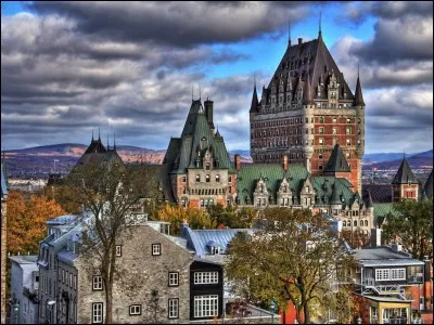 Samuel de Champlain est décédé le 25 décembre 1635.
Quel comptoir a-t-il fondé ?