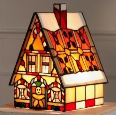 Dans quelle maison sont réunis Dany Boon, Daniel Prévost et Michèle Laroque ?