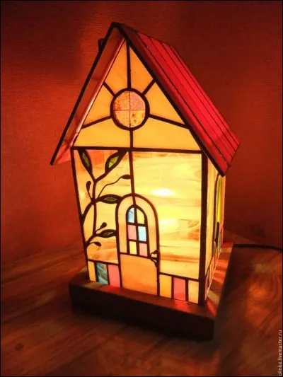 Qui anime l'émission télévisée "Maison à vendre" ?