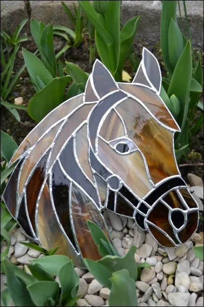 Aidez le cheval à retrouver sa maison :