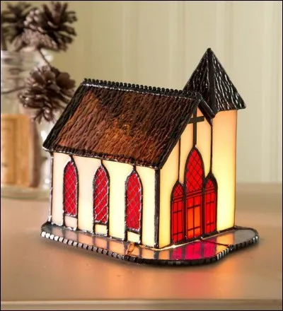 Dans quelle ville peut-on brûler un cierge dans la basilique surnommée "La Bonne Mère" ?