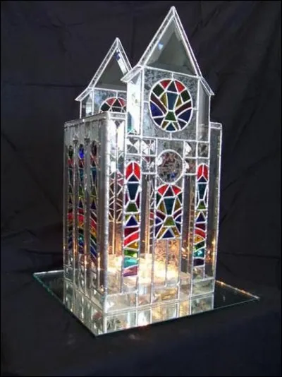 Dans quelle ville espagnole peut-on visiter la basilique "Sagrada Familia" ?