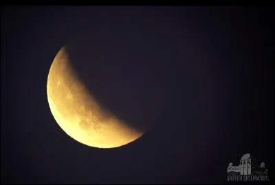 La Lune s'éloigne de la Terre de ___cm par an.