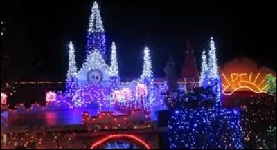 Pour voir ces illuminations, rendez-vous à Villette-d'Anthon. Ville rhônalpine, elle se situe dans le département ...