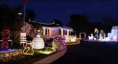 Nous terminons devant cette maison de Castres. Lieu de naissance de Jean Jaurès, cette ville midi-pyrénéenne se situe dans le département ...