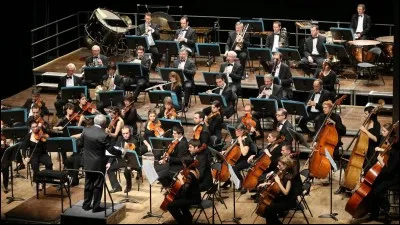 Où se trouve l'orchestre ?