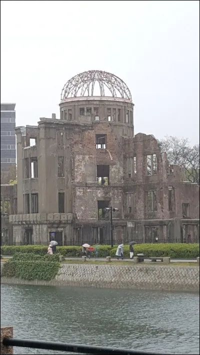Lequel de ces bateaux n'était pas un jumeau du Titanic ?