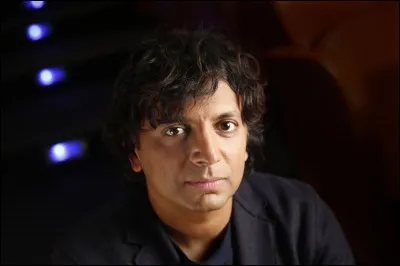 Bruce Willis est dans quel film qui a ce résumé : "Cole Sear, garconnet de huit ans est hanté par un terrible secret. Son imaginaire est visité par des esprits menaçants...".