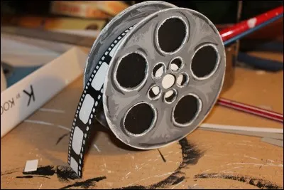 Sur l'affiche il y a marqué "Le film des Nuls". Dans ce film, des gens meurent de façons comiques. Quel est le film ?