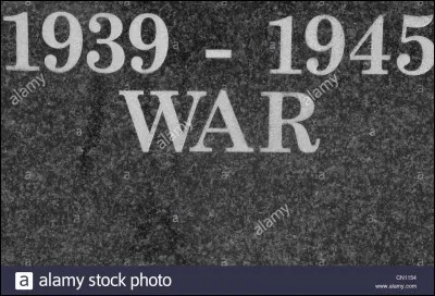 Steven Spielberg dirige Liam Neeson et Ben Kingsley en 1994 dans un film de plus de trois heures. Quel est le film ?