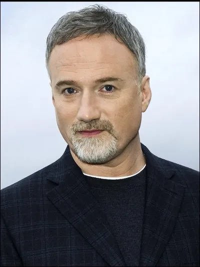 David Mills et William Somerset (joués par deux grandes stars) enquêtent sur un tueur en série joué par Kevin Spacey. Quel est le film ?