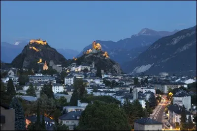 SI vous aimez la montagne, je suis sûr que la ville de Sion vous plaira !