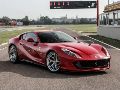 Deuxième sportive italienne avec un V12, cette splendide auto vient de Maranello. Quelle est cette auto ?