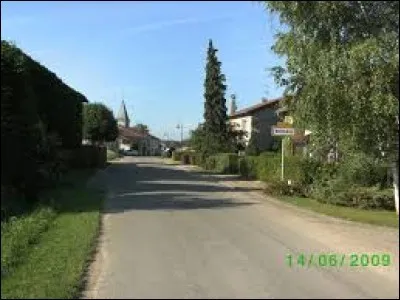 Nous sommes dans le Grand-Est, à l'entrée de Nonsard-Lamarche. Village de l'ancienne région Lorraine, non loin du lac de Madine, il se situe dans le département ...