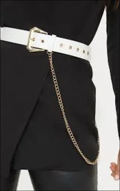 Je me souviens que l'une des premi&egrave;res d&eacute;cisions que prit de Gaulle &agrave; son arriv&eacute;e au pouvoir fut de supprimer...