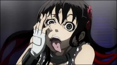 Comment est appelée la petite sur de Yô dans son nom de scène ?