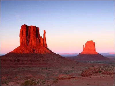 Sur quel plateau se trouve "Monument Valley", l'un des paysages les plus associés et spectaculaires de la Conquête de l'Ouest ?