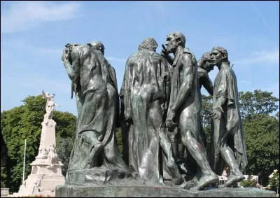 Apr&egrave;s Cr&eacute;cy, Edouard remonte son arm&eacute;e devant Calais. Il veut un port pour ses arm&eacute;es et Calais est plus proche de l'Angleterre que Bordeaux, &ccedil;a se comprend. Apr&egrave;s 11 mois de si&egrave;ge Calais tombe aux mains des Anglais. Qui a immortalis&eacute; cette d&eacute;faite en montrant les 6 bourgeois, corde au cou, apportant les cl&eacute;s de la ville &agrave; Edouard III ?