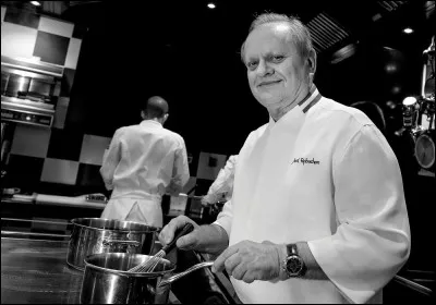 Mort le 6 août 2018, avec la recette de quel plat classique Joël Robuchon s'est-il fait connaître internationalement dans les années 80 ?