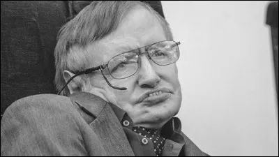 Le 14 mars 2018, le monde perdait un grand scientifique anglais. De quelle maladie neurodégénérative a-t-il souffert durant presque toute sa vie ?