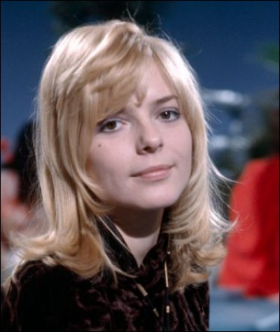 France Gall, morte le 7 janvier 2018, est devenue célèbre en 1965 quand elle a remporté le premier prix au Concours Eurovision de la chanson. Avec quel titre ?