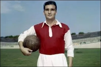 Roger Piantoni, ancien footballeur international, est mort à 86 ans le 26 mai. Avec quel club a-t-il été trois fois champion de France, en 1958, 1960 et 1962 ?