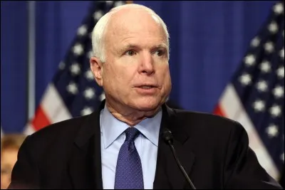 John McCain, mort le 25 août 2018 à 81 ans, a été candidat du parti Républicain à l'élection présidentielle américaine en :