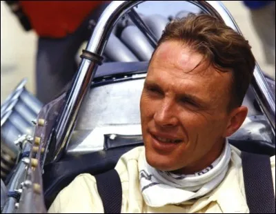 Dan Gurney, mort le 14 janvier 2018 à 86 ans, était un ancien pilote automobile américain. Avec quelle voiture a-t-il remporté une victoire remarquée au Grand Prix de Belgique en 1967 ?