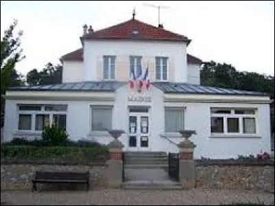 Ville francilienne, dans la Plaine de Versailles, Feucherolles se situe dans le département ...