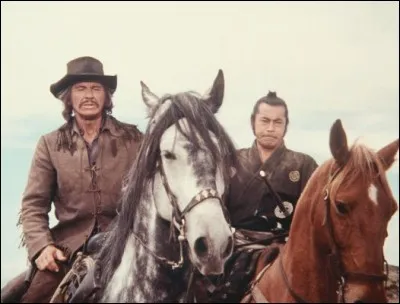 Un bandit américain (Charles Bronson) allié à un samouraï (Toshirô Mifune) à la poursuite d'un autre bandit (Alain Delon), tout ça pour un sabre que l'empereur du Japon offre au président des Etats-Unis. Avez-vous le titre ?