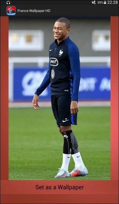 Où joue Mbappé ?