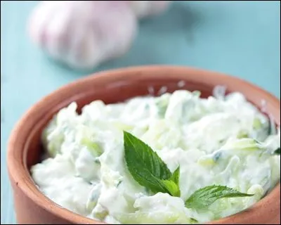 Quel légume entre dans la composition du tzatziki?