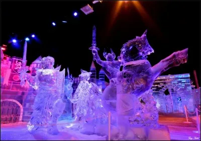 Ce festival de sculptures sur glace attire les 200.000 visiteurs pour admirer quelques-unes des quatre-vingts oeuvres et scènes présentées dont un Palais de Glace : https://www.glace.be/ ''Un spectacle féerique appuyé par des projections en 3D, élevant la symbiose de l'art de la glace et de la lumière à un niveau jamais atteint jusqu'à présent.''
Situez où se passe cette magie ?