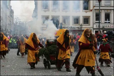 Ce carnaval est une véritable fête collective et joyeuse qui se déroule pendant une semaine entre le Jeudi Gras (nuit des femmes) et le Mercredi des Cendres. Il faut s'attendre à un défilé déguisé hors norme : un cortège de 7 km, 70 wagons, 80 groupes à pied, 40 orchestres tout cela pour propager la bonne humeur !
Où se déroulent toutes ces émotions ?
