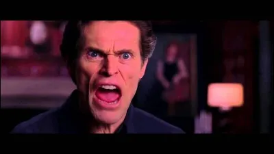 Dans Spiderman 2, Harry regarde le reflet de son père dans le miroir, soudain que lui dit son père en criant ?