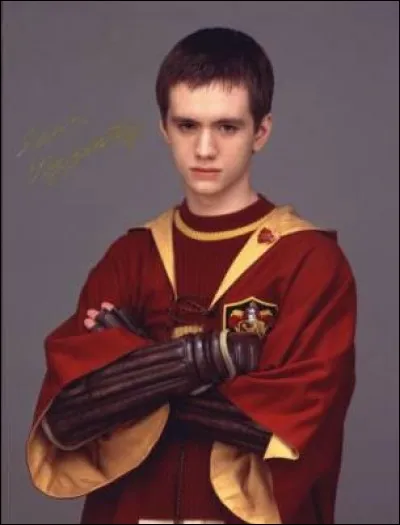 Comment s'appelle le capitaine de l'équipe de Quidditch de Griffondor, dans le tome 1 ?