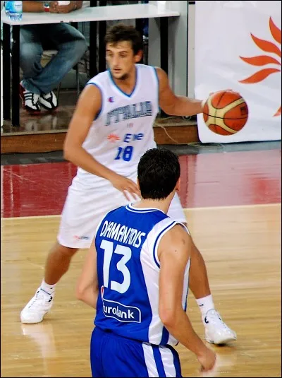 Dans quelle franchise n'a jamais joué Marco Belinelli ?