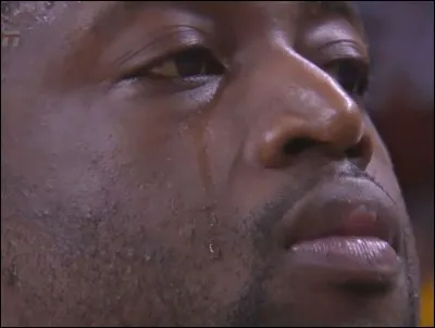 Combien de titres de MVP comptabilisent Kobe Bryant, Bill Russel et Moses Malone ?