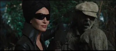 Pourquoi Méduse porte-t-elle un foulard ?