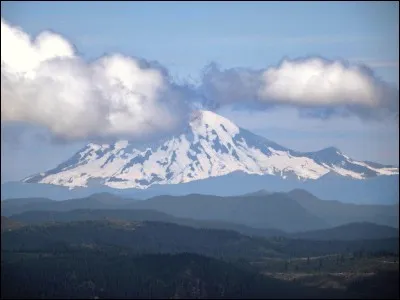 Quel sommet des Rocheuses est le deuxième plus haut après le Mont Robons et le point culminant d'Alberta ?
