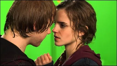 Dans quel film, Ron et Hermione s'embrassent-ils ?