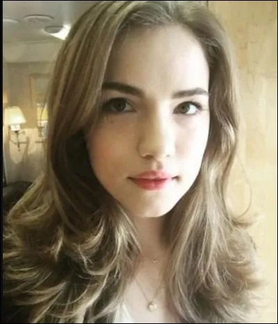 Avec qui est sortie Emma ?