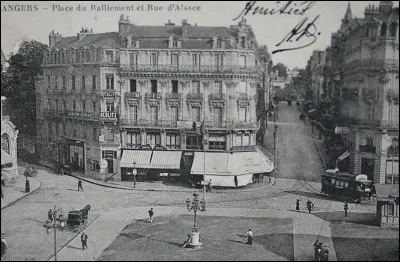 Le SCO fut fondé par les banquiers Fortin le 10 octobre de cette année-là, au 1er étage du Café du Ralliement (immeuble au centre sur la photo à l'angle de la rue d'Alsace), un nouveau club omnisports portant alors les couleurs bleu et blanc, cela fera bientôt 100 ans...