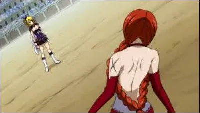 Dans l'arc des Grands Jeux Intermagiques, qui Flare menace-t-elle durant son combat contre Lucy ?