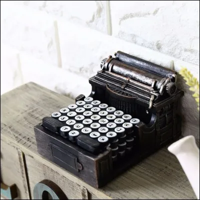 Sur cette photo, on peut voir une lampe.